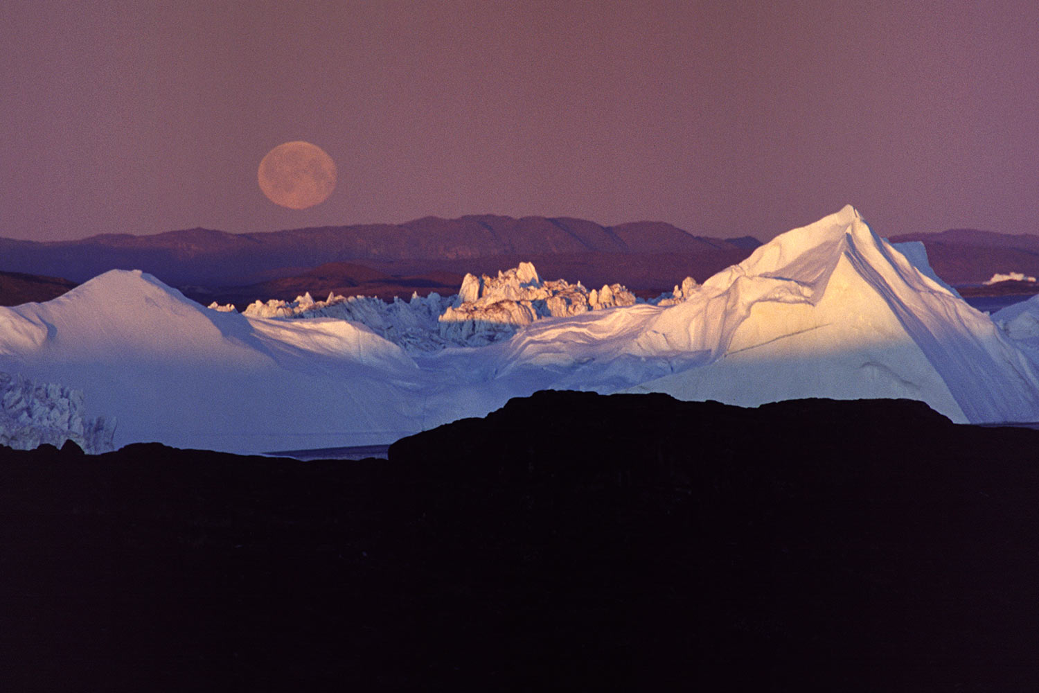 Mitternacht am Eisfjord . Bei Ilulissat . Grönland . 2008 (Foto: Andreas Kuhrt)