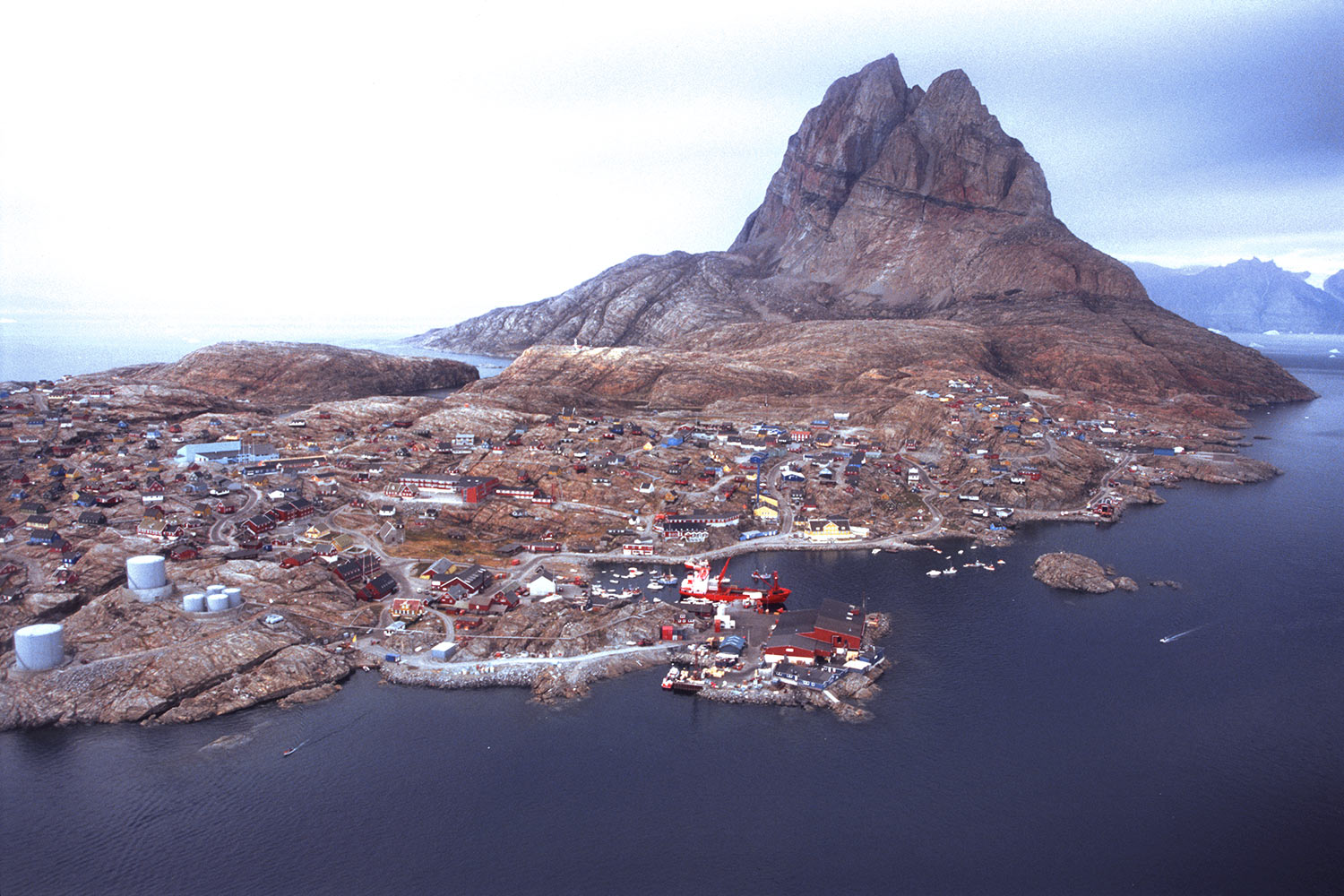 Hubschrauberanflug . Uummannaq . Grönland . 2009 (Foto: Andreas Kuhrt)