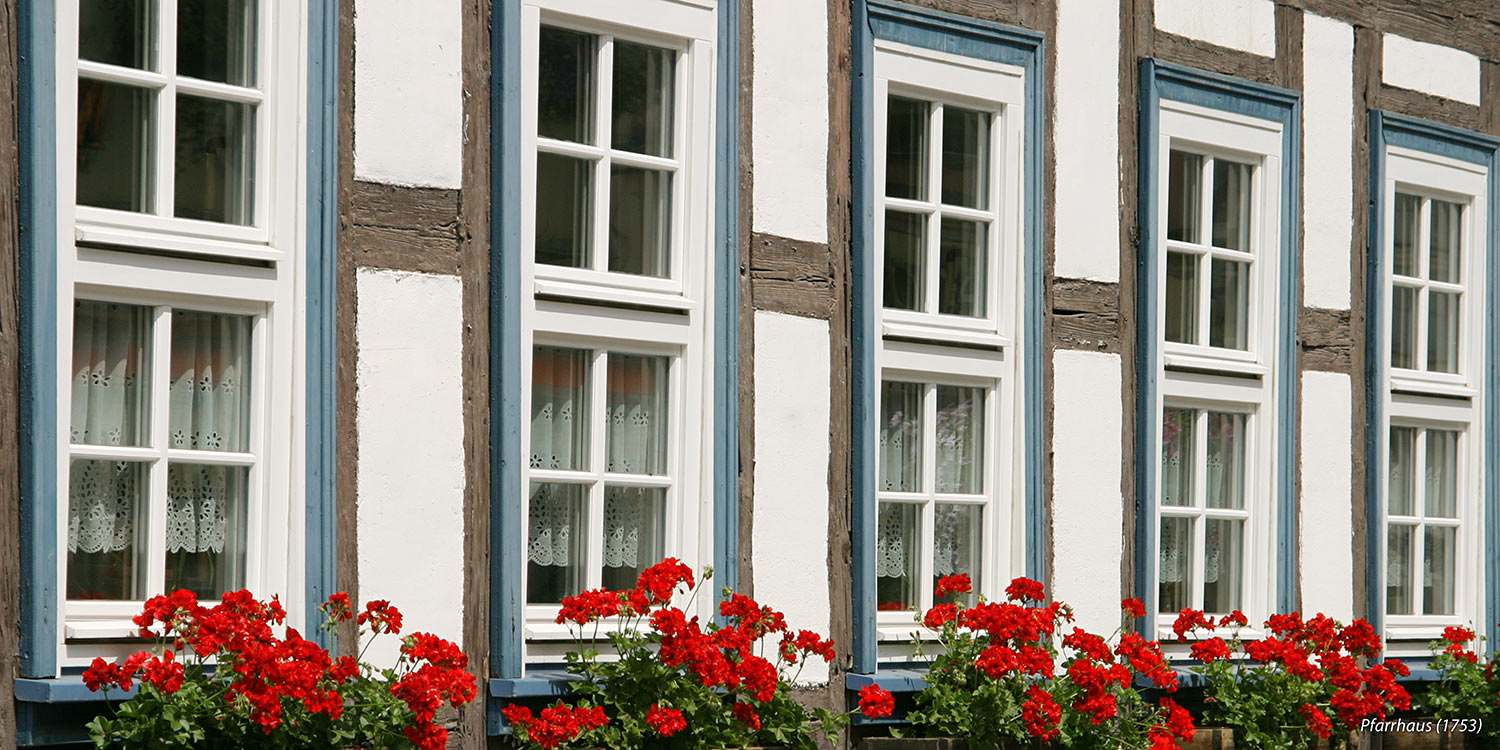 Zeit-Fenster: Pfarrhaus Steinweg Suhl (1753) . Foto Openair Perspektive Suhl 2008 (Foto: Andreas Kuhrt)
