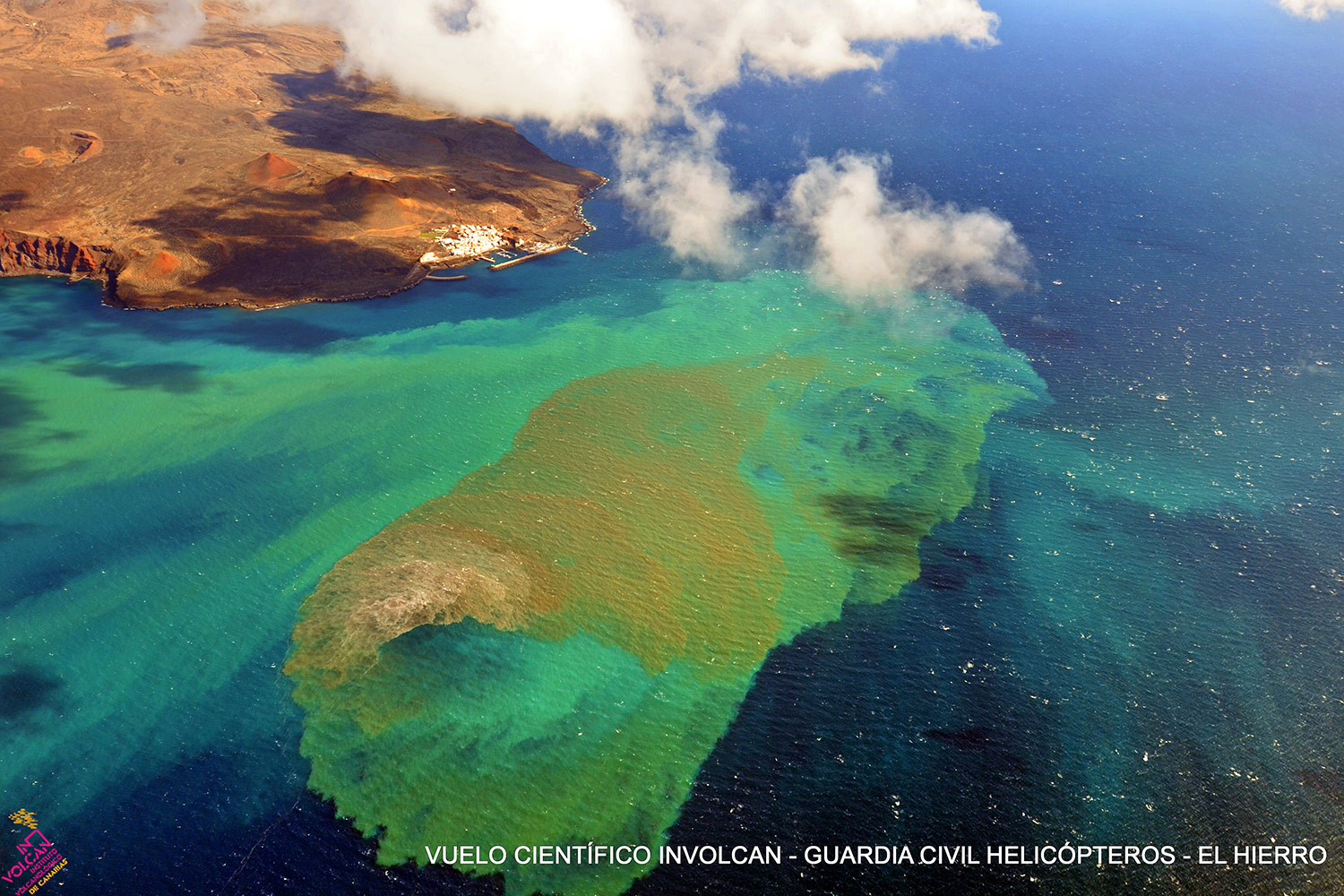 Submariner Vulkanausbruch El Discreto bei La Restinga . El Hierro . Wissenschaftlicher Helikopterflug der Guardia Civil 13.02.2012 (Foto: Instituto Volcanológico de Carnarias)
