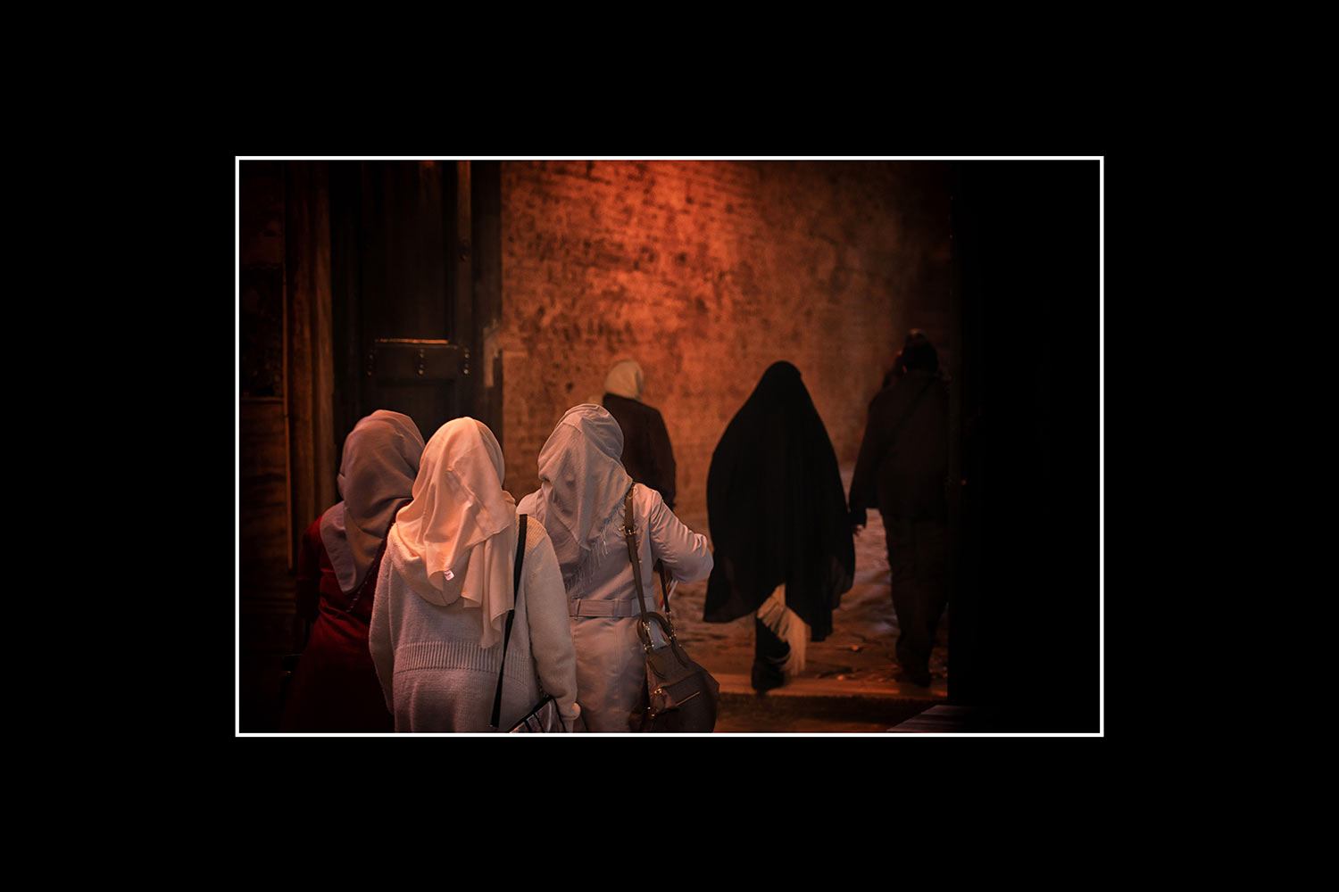 Frauenbewegung (Foto: Jens Gutberlet). Fotoausstellung Istanbulofoten . Landratsamt Hildburghausen . 2013