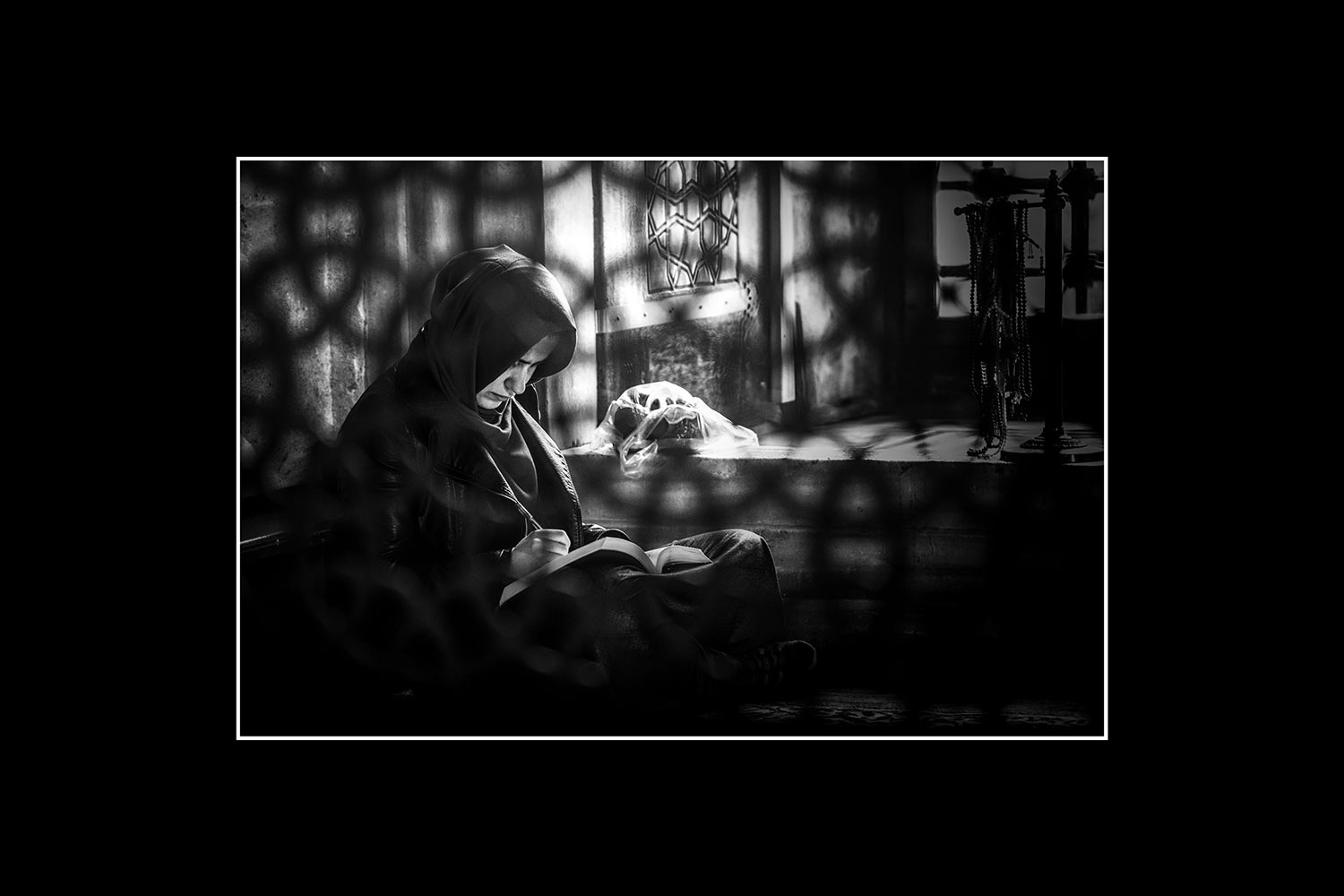 Verborgen (Foto: Jens Gutberlet). Fotoausstellung Istanbulofoten . Landratsamt Hildburghausen . 2013