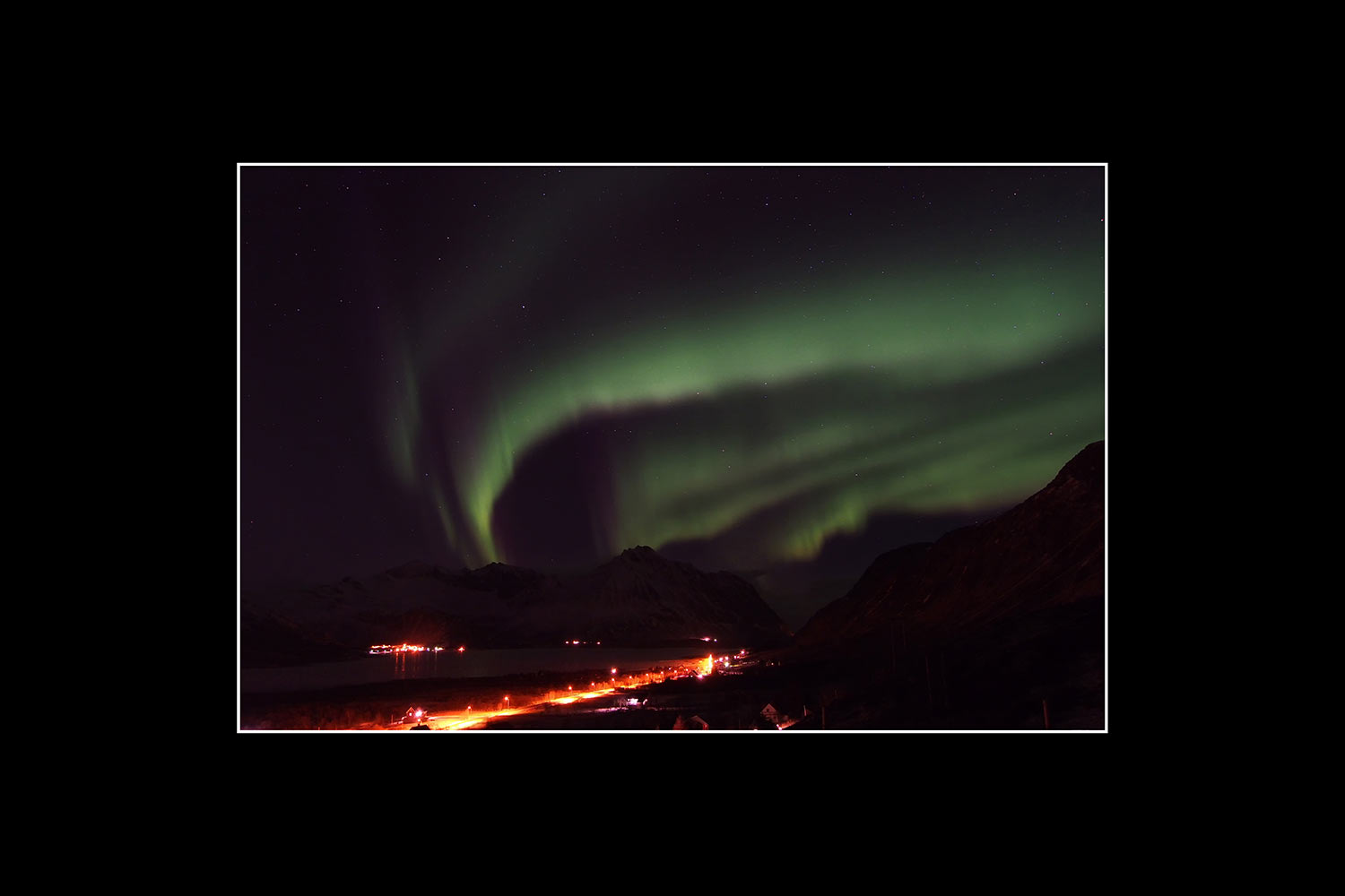 Nordlicht bei Borgfjord (Foto: Manuela Hahnebach). Fotoausstellung Istanbulofoten . Landratsamt Hildburghausen . 2013