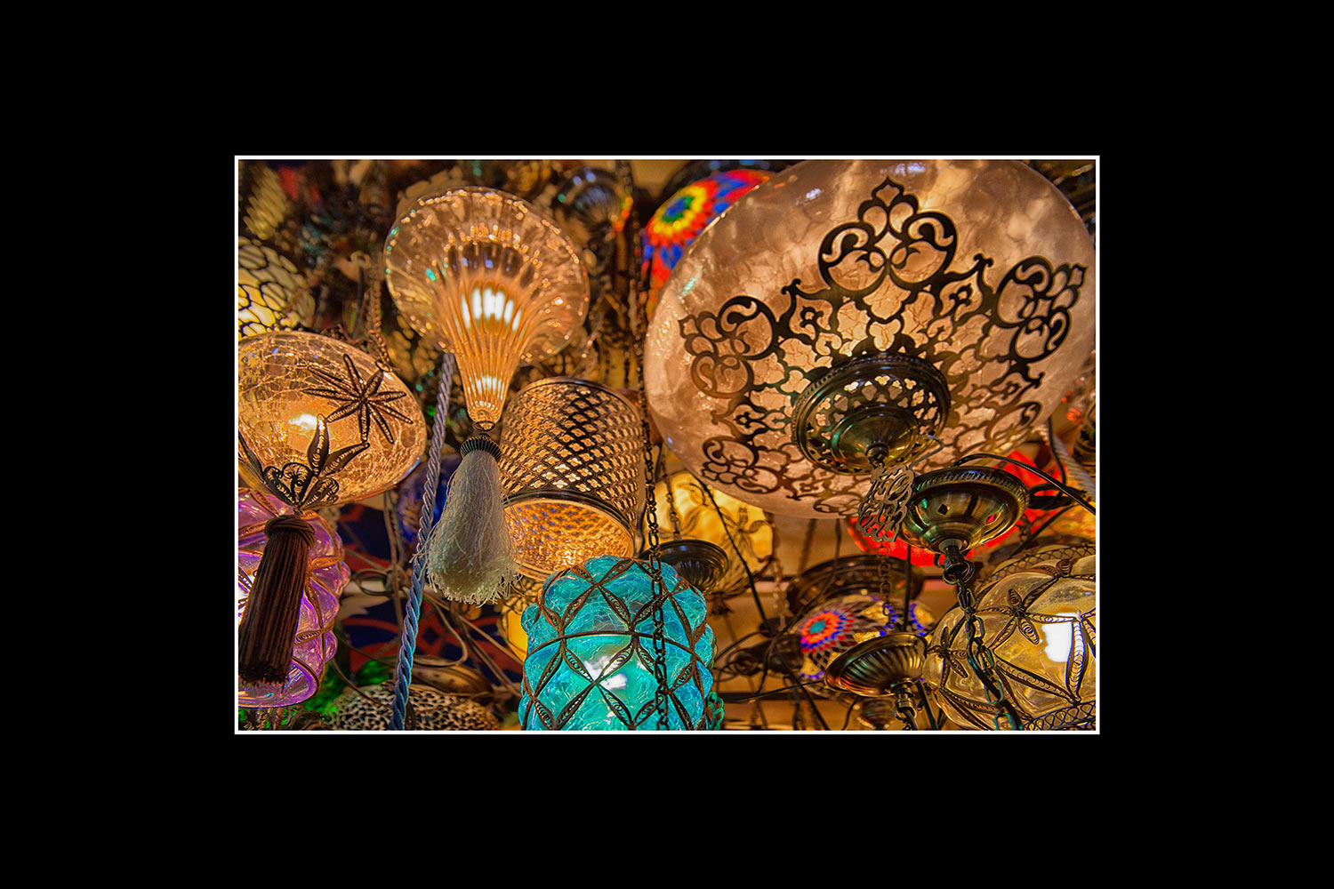 Aladins Wunderlampen (Foto: Jens Gutberlet). Fotoausstellung Istanbulofoten . Landratsamt Hildburghausen . 2013