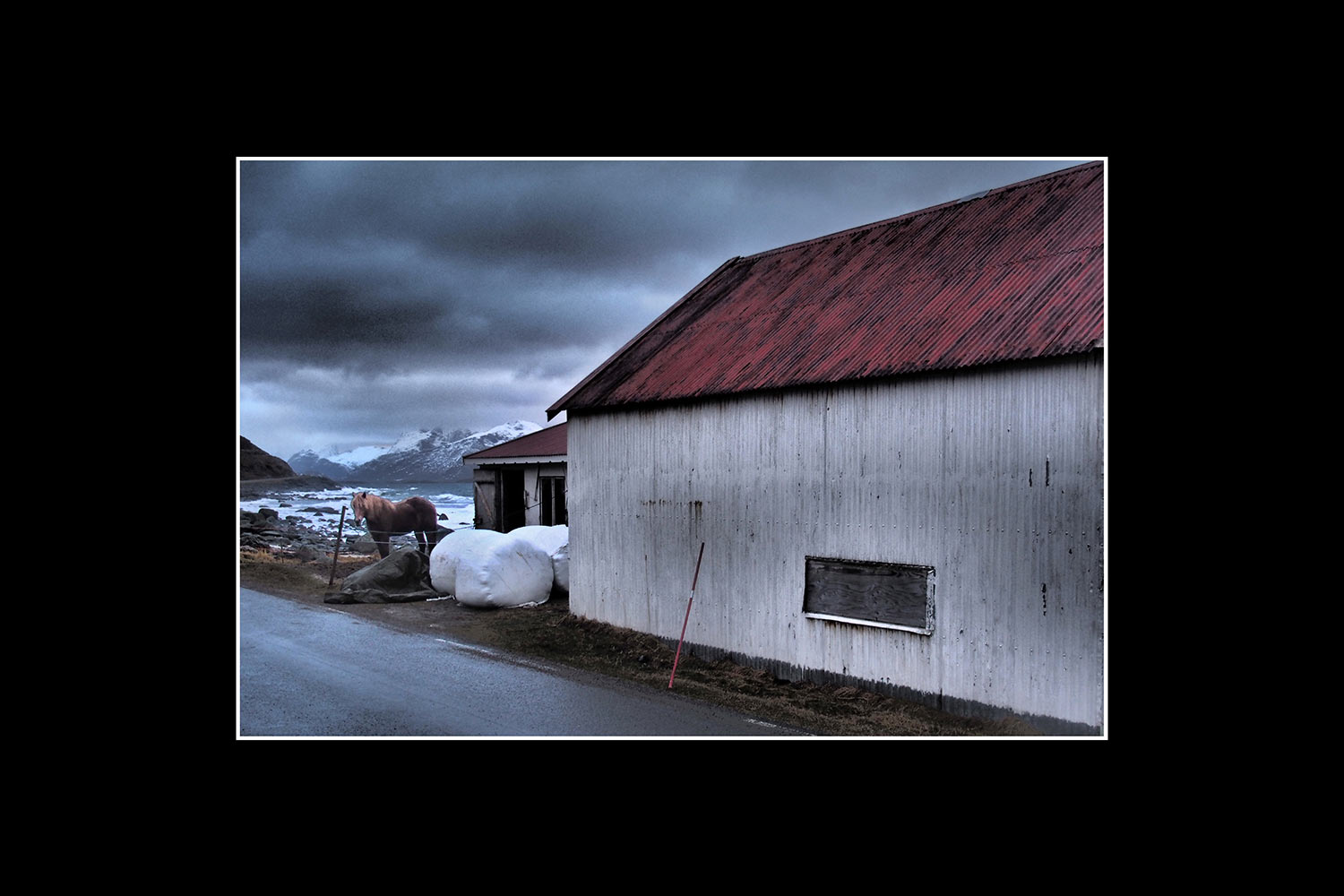 Vikten (Foto: Andreas Kuhrt). Fotoausstellung Istanbulofoten . Landratsamt Hildburghausen . 2013