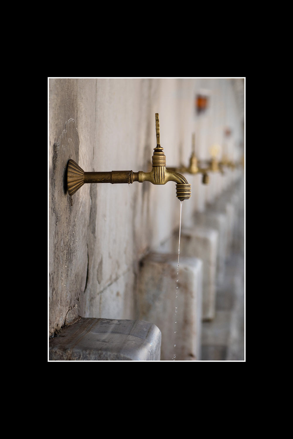 Tropfen auf den heißen Stein (Foto: Jens Gutberlet). Fotoausstellung Istanbulofoten . Landratsamt Hildburghausen . 2013