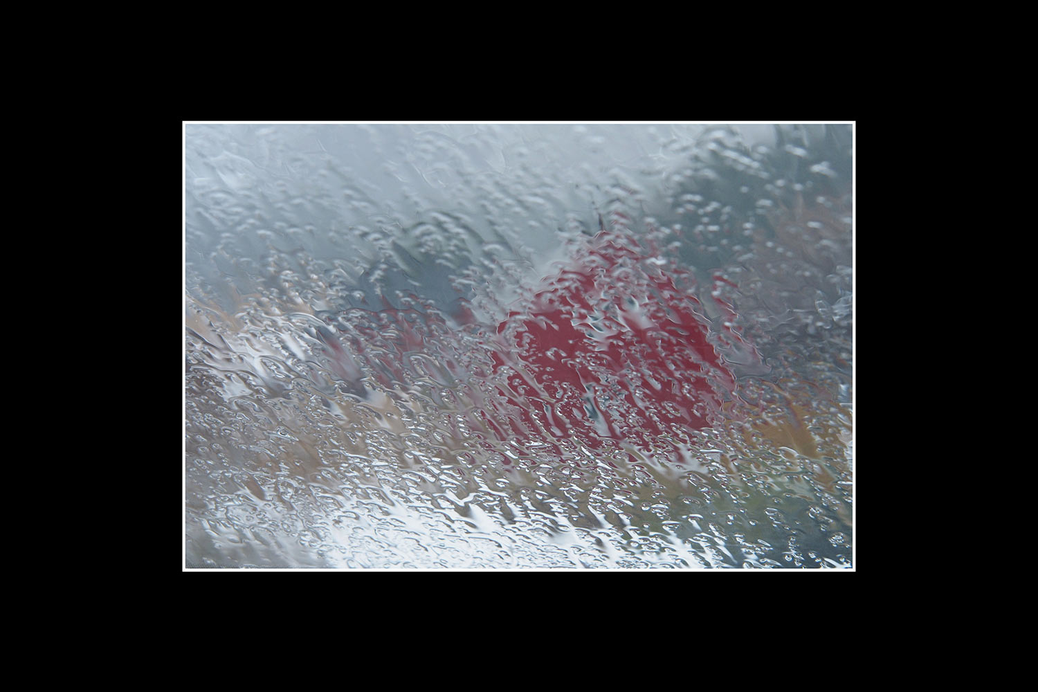 Regenwetter am Nusfjord (Foto: Manuela Hahnebach). Fotoausstellung Istanbulofoten . Landratsamt Hildburghausen . 2013