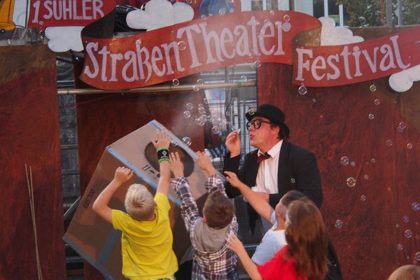 Generation Suhl: Straßentheater . Foto Openair Suhl 2016 (Foto: Andreas Kuhrt)