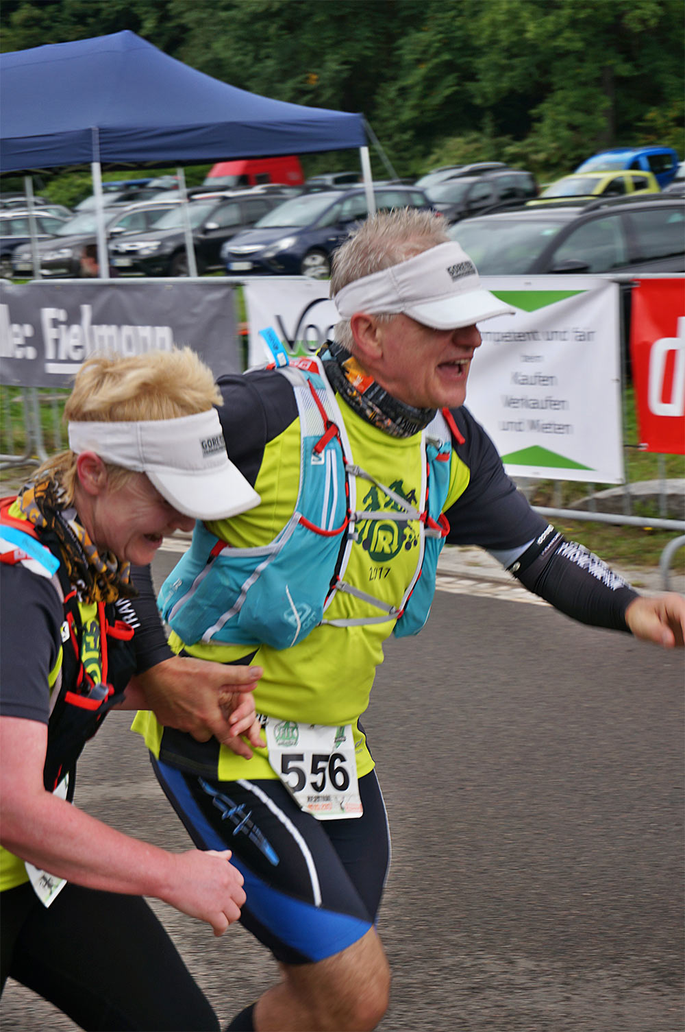 Im Ziel: Heike & Frank Noa . Suhl Simson Gewerbepark . Südthüringentrail 2017 (Foto: Andreas Kuhrt)