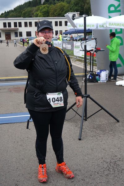 Im Ziel: Angelique Kraus . Suhl Simson Gewerbepark . Südthüringentrail 2017 (Foto: Andreas Kuhrt)