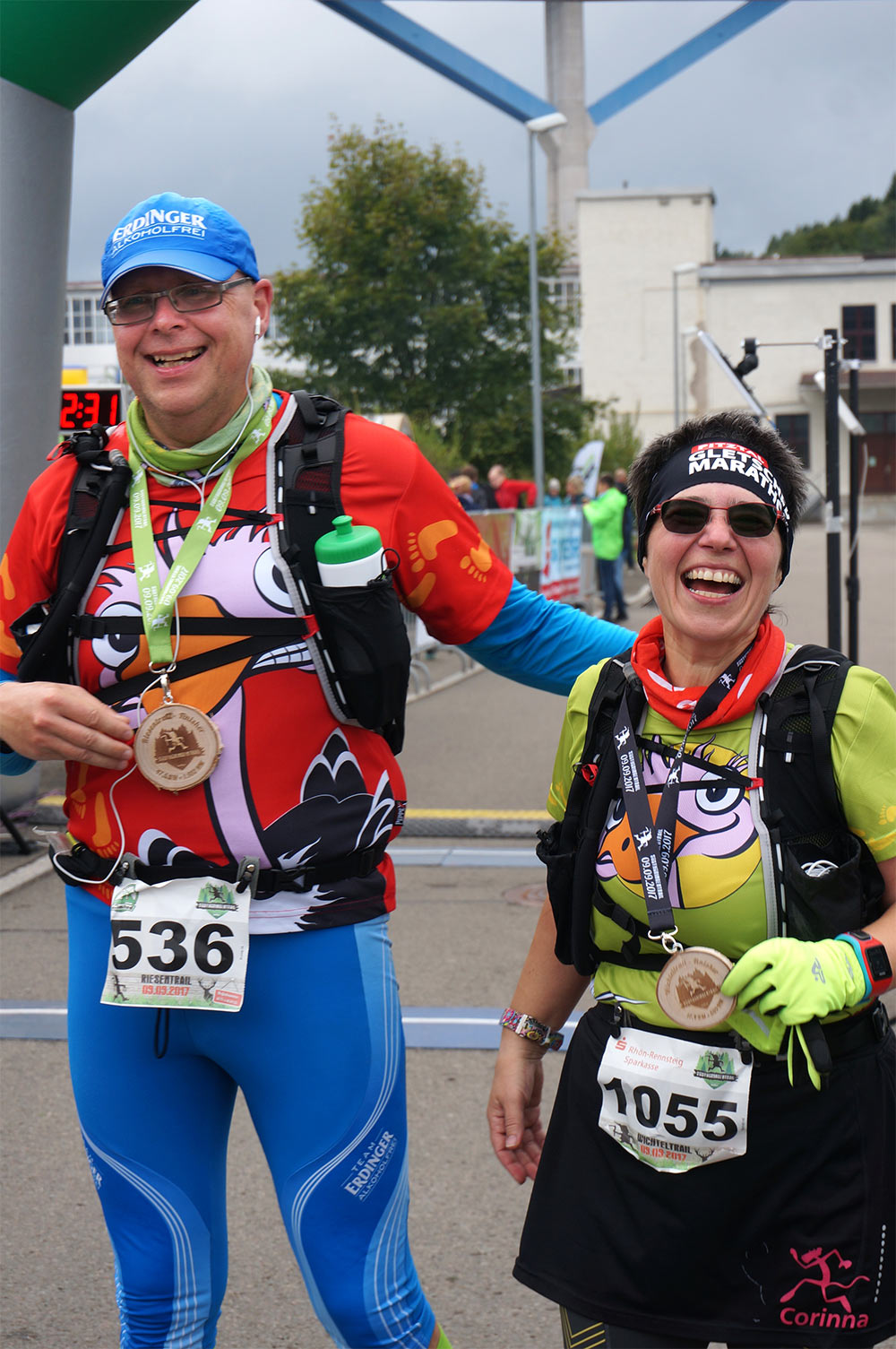 Im Ziel: Alexander & Corinna-Fisun Arndt . Suhl Simson Gewerbepark . Südthüringentrail 2017 (Foto: Andreas Kuhrt)