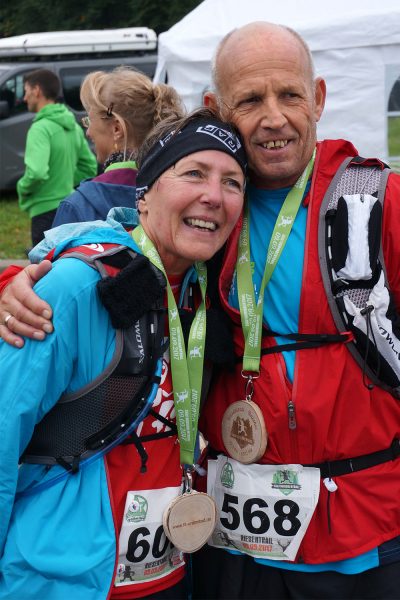 Im Ziel: Regina & Klaus Kistner . Suhl Simson Gewerbepark . Südthüringentrail 2017 (Foto: Andreas Kuhrt)