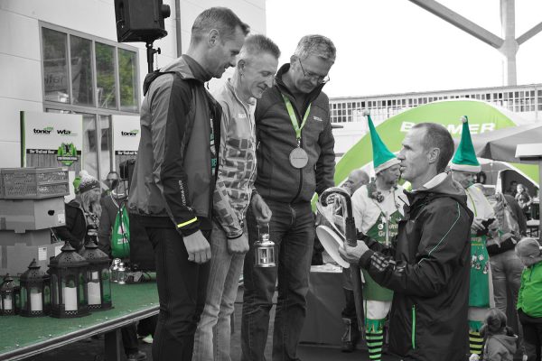 Siegerehrung Riesentrail (Senior Master Men): Steffen Semmler (2), Andreas Neuwald (1), Stefan Praher (3), Frank Ullrich . Suhl Simson Gewerbepark . Südthüringentrail 2017 (Foto: Andreas Kuhrt)