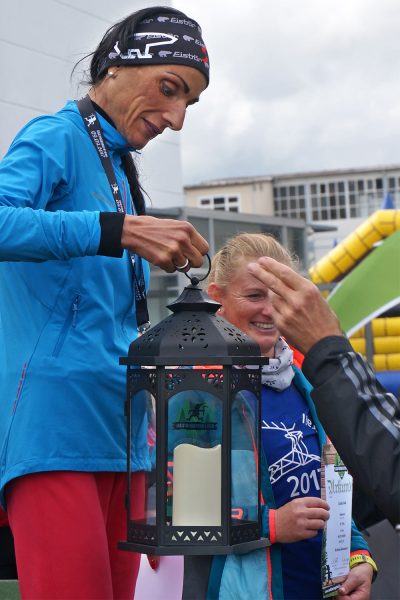 Siegerehrung Heldentrail (Master Women): Ramona Sonja Römer (1.), Christine Kostic (3.) . Suhl Simson Gewerbepark . Südthüringentrail 2017 (Foto: Andreas Kuhrt)