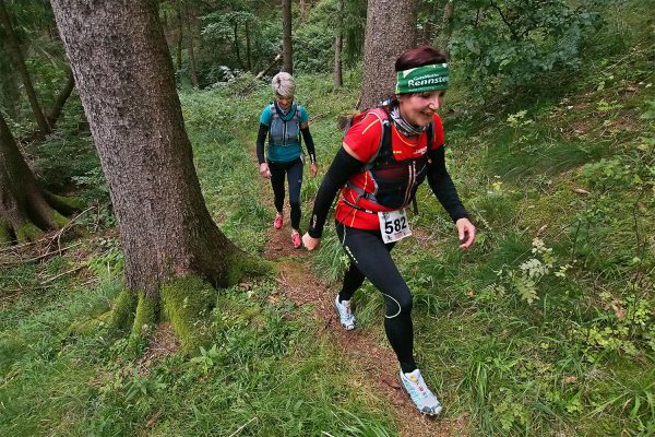 Am Bergbaupfad am Domberg Suhl: Ilona Helbig & Simone Moritz . Südthüringentrail 2017 (Foto: Andreas Kuhrt)