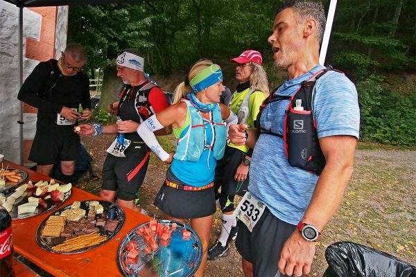 Verpflegungspunkt an der Ottilie am Domberg Suhl . Südthüringentrail 2017 (Foto: Andreas Kuhrt)