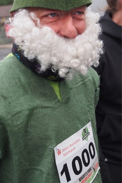 Wichtel am Start im Simson-Gewerbepark Suhl: Stephan Holland . Südthüringentrail 2017 (Foto: Andreas Kuhrt)