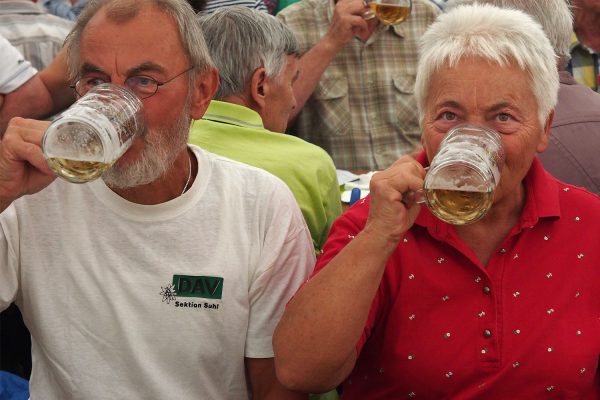 Gäste am Vereinsabend . Dorffest 700 Jahre Suhl-Neundorf . 07.06.2018 (Foto: Andreas Kuhrt)