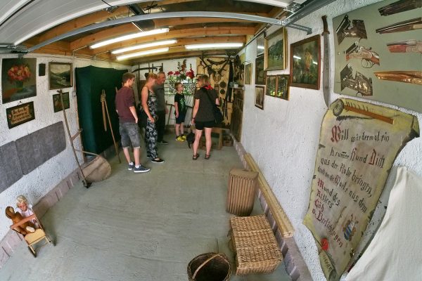 Garagenausstellung beim Handwerkermarkt . Dorffest 700 Jahre Suhl-Neundorf . 09.06.2018 (Foto: Andreas Kuhrt)