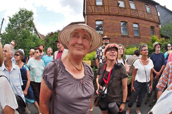 Dorfführung an der Hasel . Dorffest 700 Jahre Suhl-Neundorf . 09.06.2018 (Foto: Andreas Kuhrt)