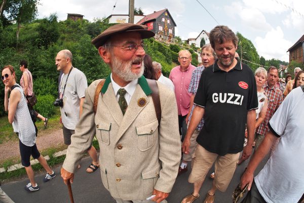 Dorfführung an der Hasel . Dorffest 700 Jahre Suhl-Neundorf . 09.06.2018 (Foto: Andreas Kuhrt)