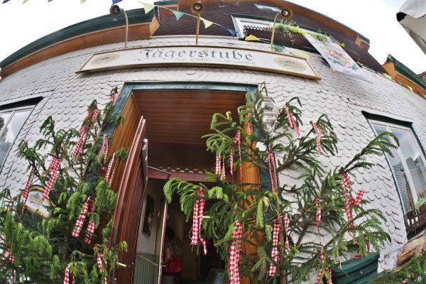 Offene Höfe: Gasthaus "Jägerstube" . Dorffest 700 Jahre Suhl-Neundorf . 09.06.2018 (Foto: Andreas Kuhrt)