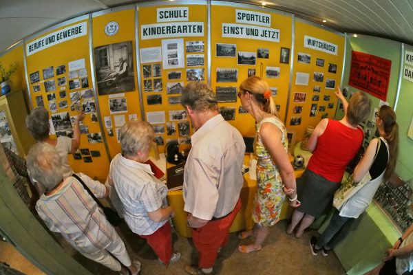 Historische Ausstellung im Gasthaus "Jägerstube" . Dorffest 700 Jahre Suhl-Neundorf . 09.06.2018 (Foto: Andreas Kuhrt)