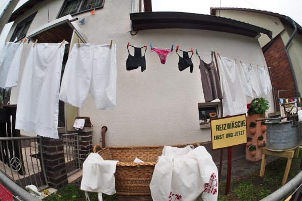 "Reizwäsche einst und jetzt" . Dorffest 700 Jahre Suhl-Neundorf . 09.06.2018 (Foto: Andreas Kuhrt)