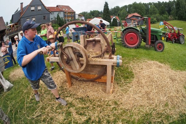 Dreschvorführung . Dorffest 700 Jahre Suhl-Neundorf . 09.06.2018 (Foto: Andreas Kuhrt)