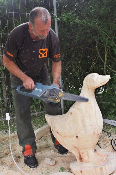 Holzbildhauer am Festplatz . Dorffest 700 Jahre Suhl-Neundorf . 09.06.2018 (Foto: Andreas Kuhrt)