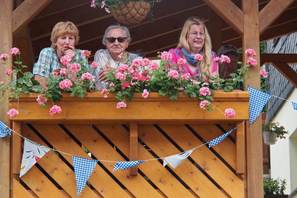 Publikum beim Festumzug . Dorffest 700 Jahre Suhl-Neundorf . 10.06.2018 (Foto: Andreas Kuhrt)