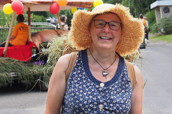 Gabriele Ebert . Vorbereitung zum Festumzug . Dorffest 700 Jahre Suhl-Neundorf . 10.06.2018 (Foto: Andreas Kuhrt)