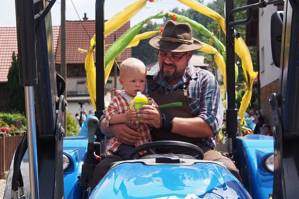 Festumzug . Dorffest 700 Jahre Suhl-Neundorf . 10.06.2018 (Foto: Andreas Kuhrt)