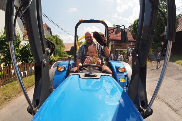 Festumzug . Dorffest 700 Jahre Suhl-Neundorf . 10.06.2018 (Foto: Andreas Kuhrt)