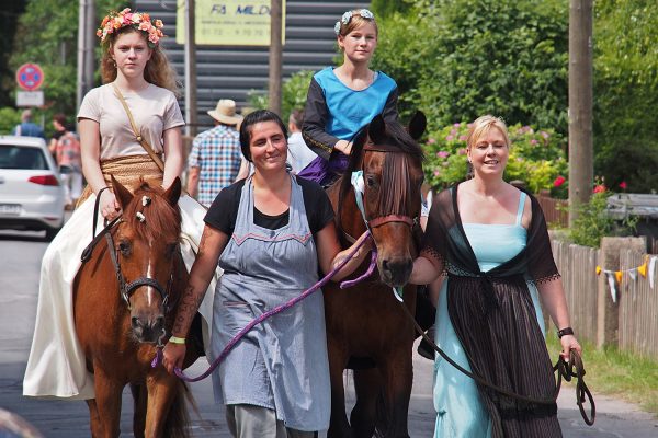 Nach dem Festumzug . Dorffest 700 Jahre Suhl-Neundorf . 10.06.2018 (Foto: Andreas Kuhrt)