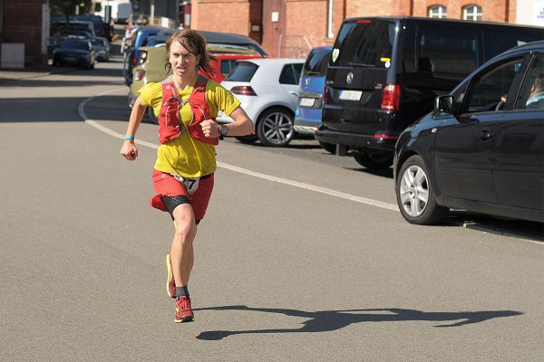 Südthüringentrail 2018 . Im Simson-Gewerbepark zum Ziel: Juliane Totzke (Foto: Ute Zohles)