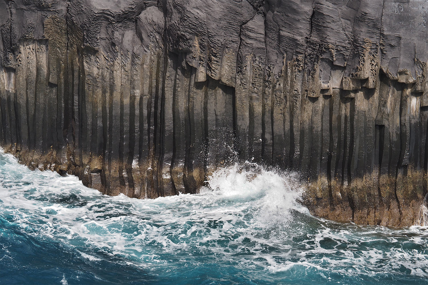 2018-11-kanarische-inseln-E0028618mh-el-hierro-roque-de-las-gaviotas Roque de las gaviotas (Möwenfelsen) bei Tamaduste . El Hierro . Kanarische Inseln 2018 (Foto: Manuela Hahnebach)