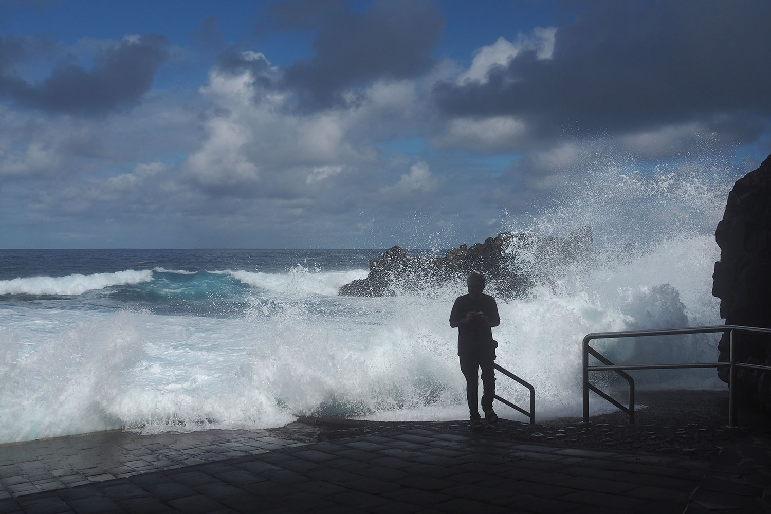 Wellen im Meeresbad La Maceta . El Hierro . Kanarische Inseln 2018 (Foto: Manuela Hahnebach)