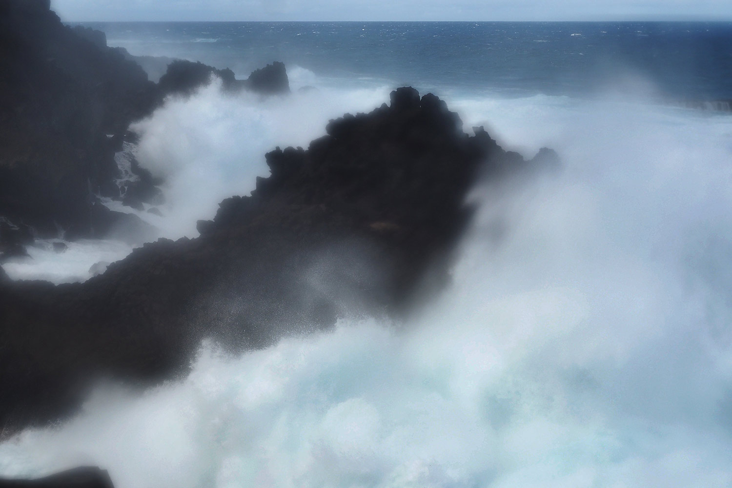 Wellen bei Charco Manso . El Hierro . Kanarische Inseln 2018 (Foto: Manuela Hahnebach)