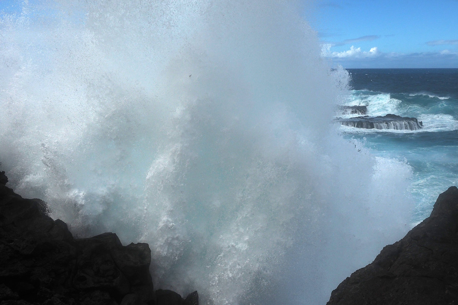 Wellen bei Charco Manso . El Hierro . Kanarische Inseln 2018 (Foto: Manuela Hahnebach)
