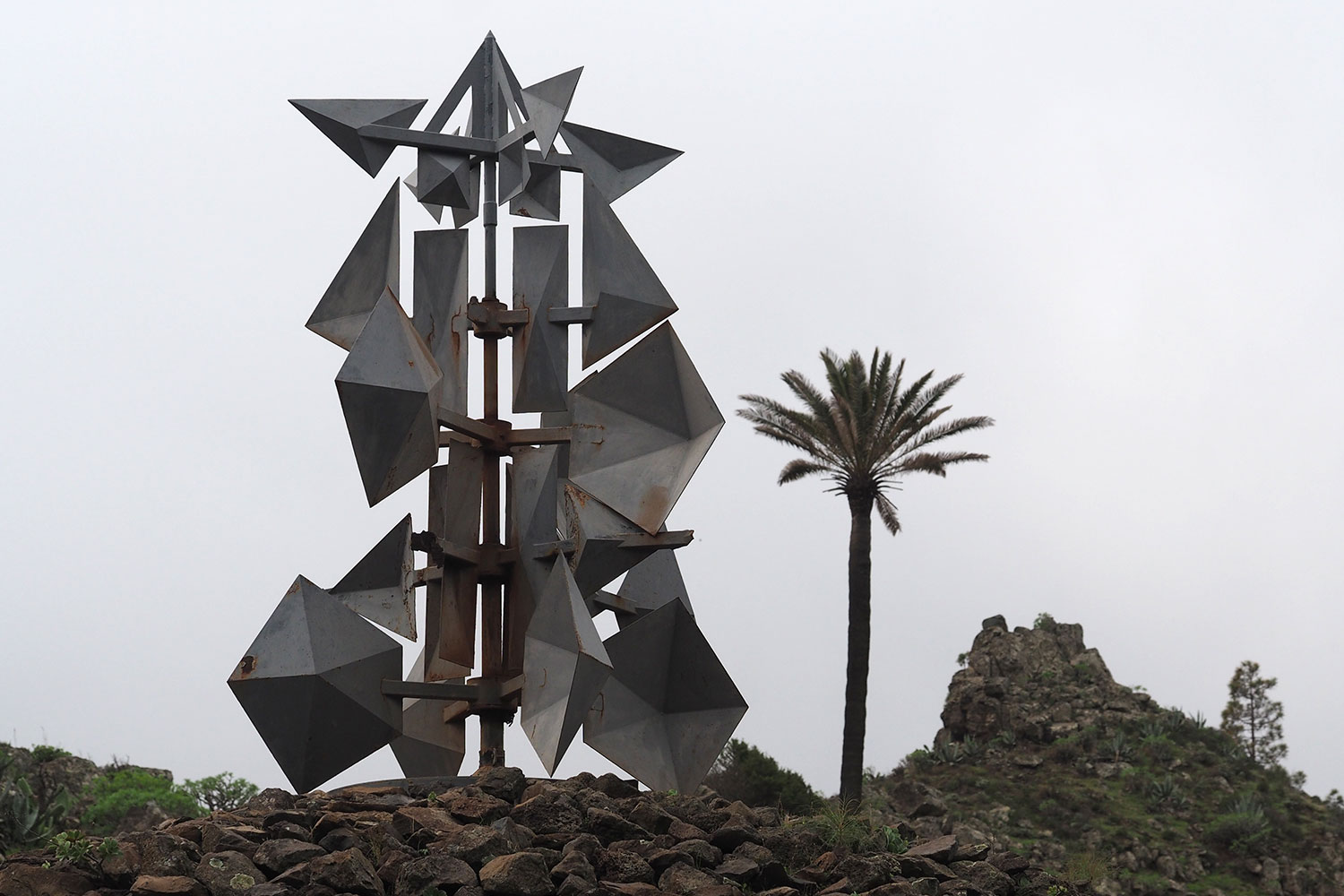 2018-11-kanarische-inseln-E0031698mh-la-gomera-valle-gran-rey-mirador-cesar-manrique-windspiel Windspiel am Mirador César Manrique . Valle Gran Rey . La Gomera . Kanarische Inseln 2018 (Foto: Manuela Hahnebach)