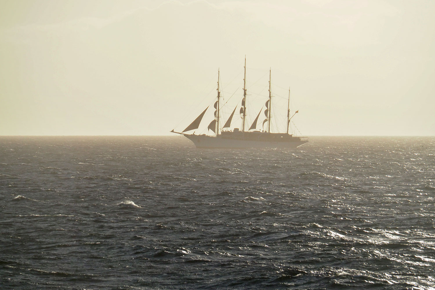2018-11-kanarische-inseln-E0031758mh-la-gomera-star-clipper "Star Clipper" auf See bei Gomera . Kanarische Inseln 2018 (Foto: Manuela Hahnebach)