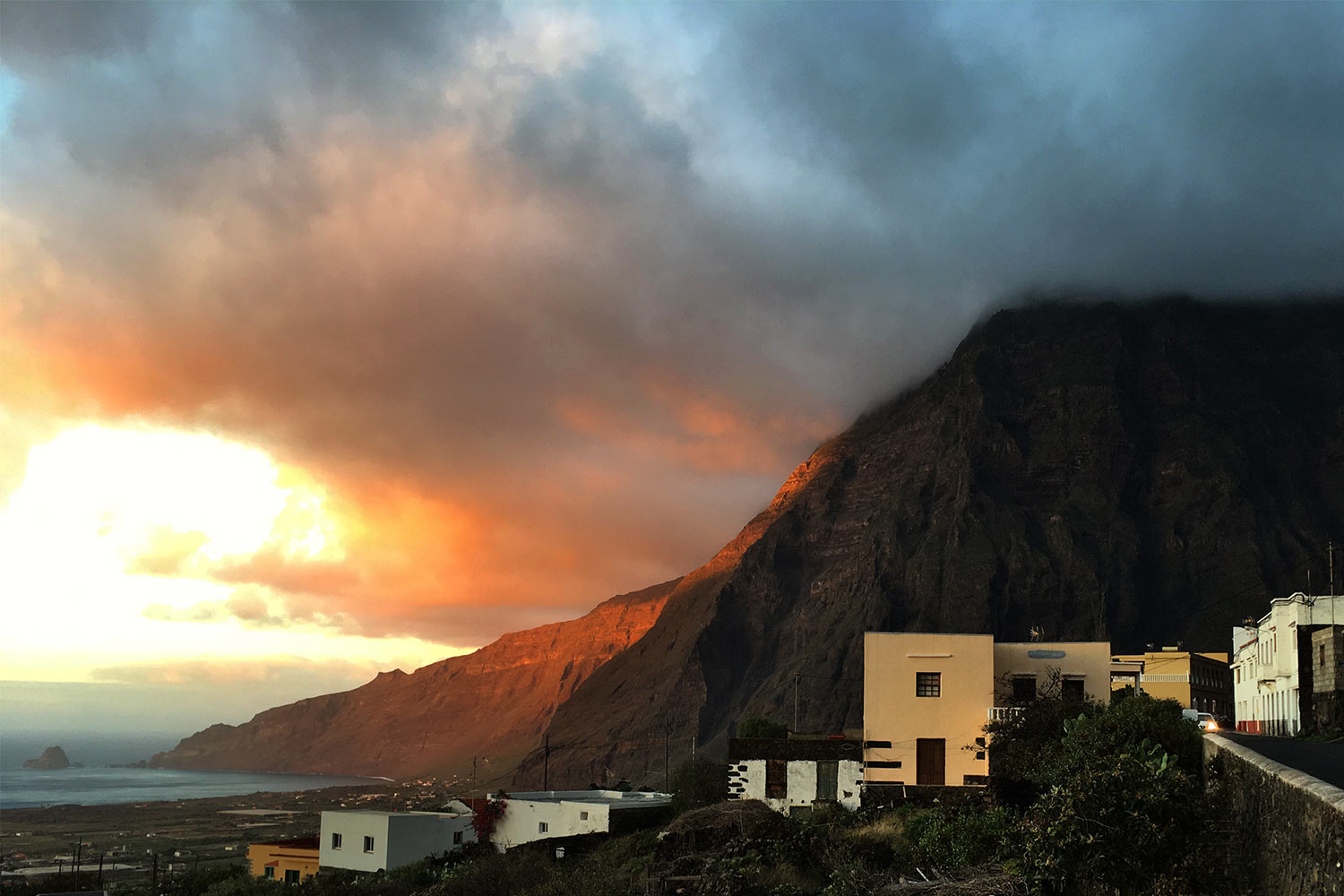 2018-11-kanarische-inseln-IMG_5524mh-el-hierro-frontera-golfo Blick von La Frontera nach Punta de Agache . El Hierro . Kanarische Inseln 2018 (Foto: Manuela Hahnebach)