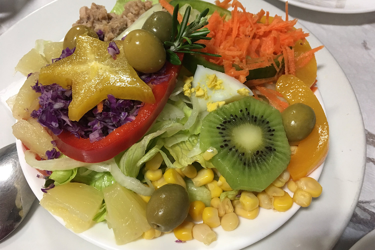 "El Refugio" in La Restinga: Ensalada de la casa . El Hierro . Kanarische Inseln 2018 (Foto: Manuela Hahnebach)