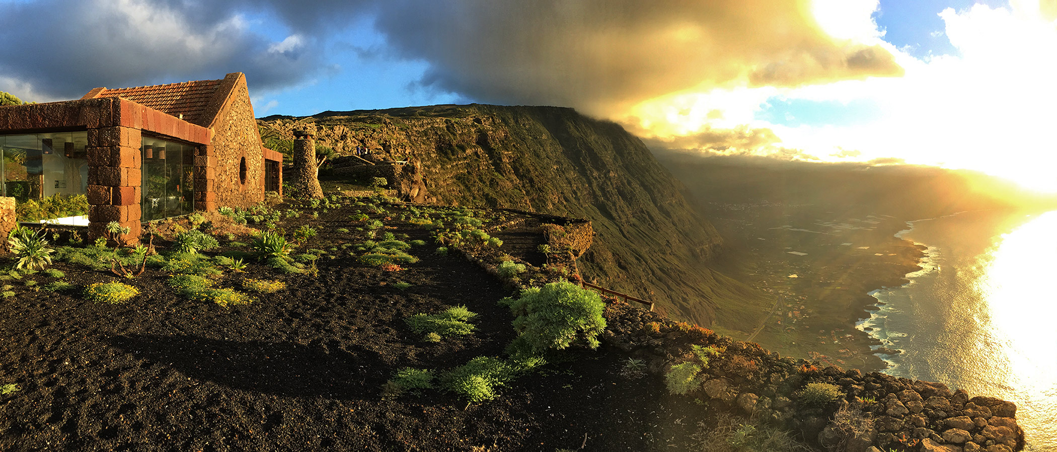 Mirador de la Peña: Aussichtspunkt von César Manrique . El Hierro . Kanarische Inseln 2018 (Foto: Manuela Hahnebach)