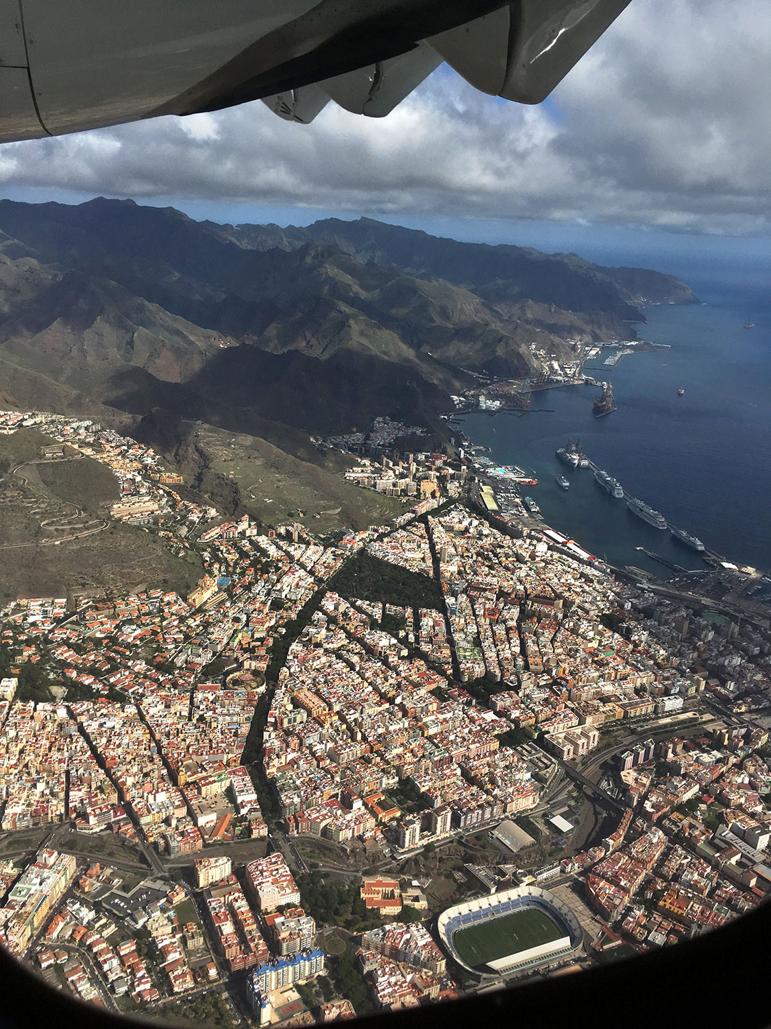 Santa Cruz de Tenerife aus dem Flugzeug . Teneriffa . Kanarische Inseln 2018 (Foto: Manuela Hahnebach)
