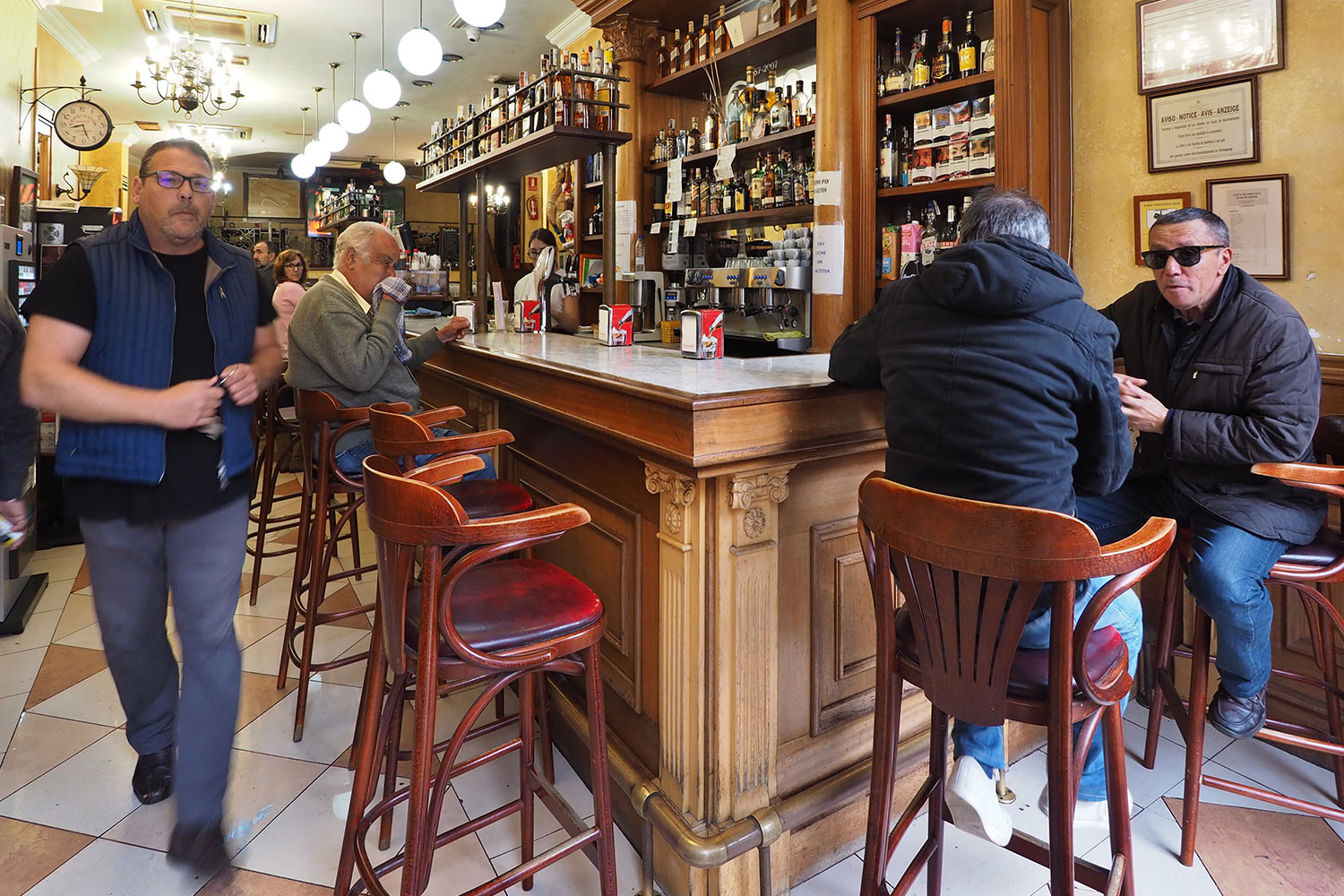 2018-11-kanarische-inseln-M0002590ak-teneriffa-la-laguna-bar-benidorm Bar "Benidorm" in La Laguna . Teneriffa . Kanarische Inseln 2018 (Foto: Andreas Kuhrt)