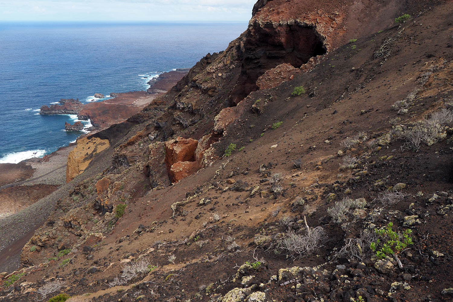 Farbige Vulkanasche beim Mirador Lomo Negro 2 . Kanarische Inseln 2018 (Foto: Andreas Kuhrt)