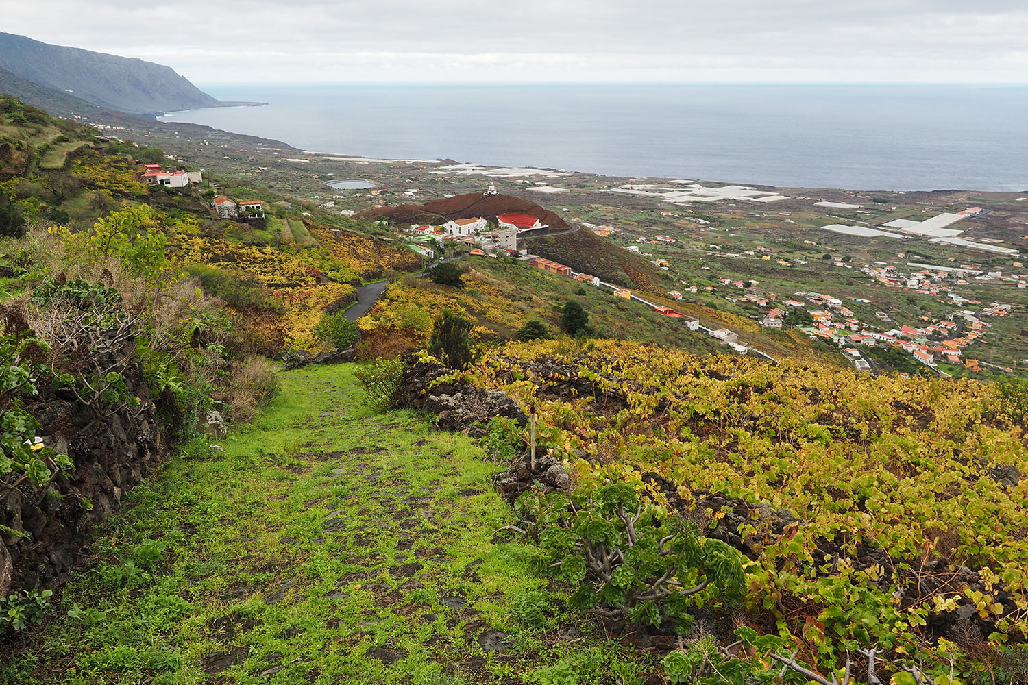 2018-11-kanarische-inseln-M0003858ak-el-hierro-camino-de-jinama Camino de Jinama: Aussicht nach La Frontera . El Hierro . Kanarische Inseln 2018 (Foto: Andreas Kuhrt)