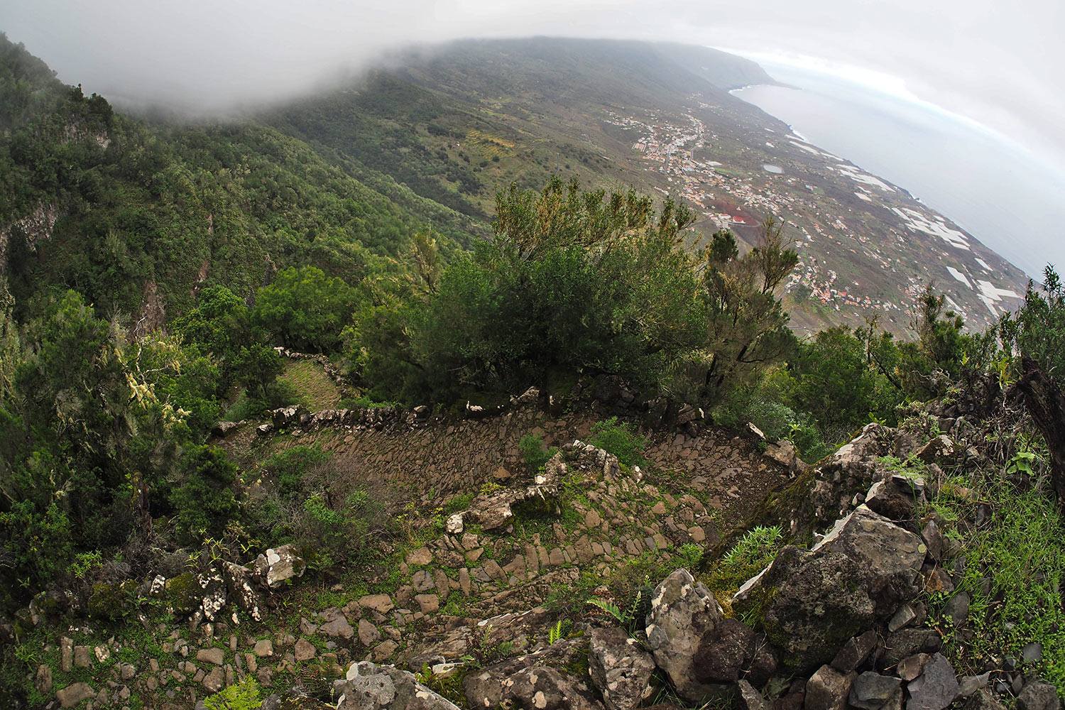 2018-11-kanarische-inseln-M0003917ak-el-hierro-camino-de-jinama-aussicht Camino de Jinama: Aussicht auf El Golfo . El Hierro . Kanarische Inseln 2018 (Foto: Andreas Kuhrt)